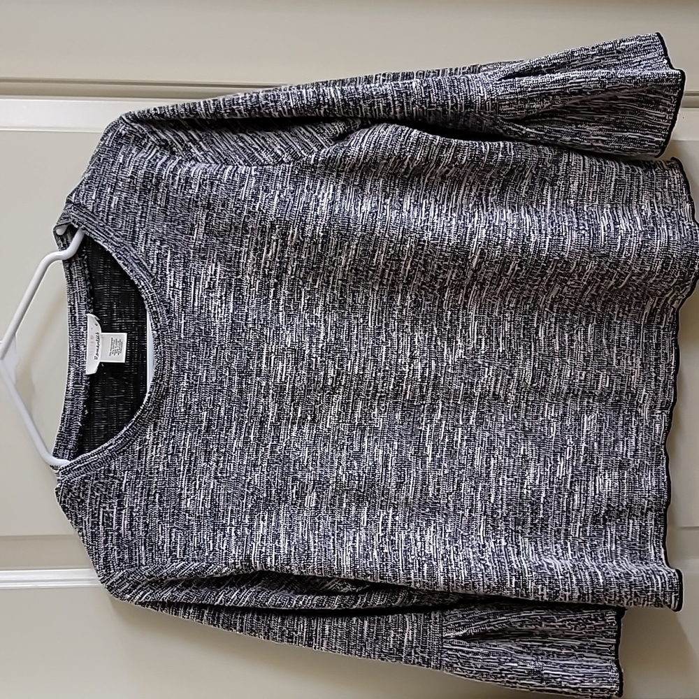 Urban Romantics Women's top white/black flared mid sleeve size L